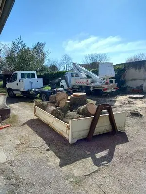 Location de benne Bordeaux, Libourne, Mérignac, Cars Gironde 33 Location de benne Bordeaux, Libourne, Mérignac, Cars Gironde 33